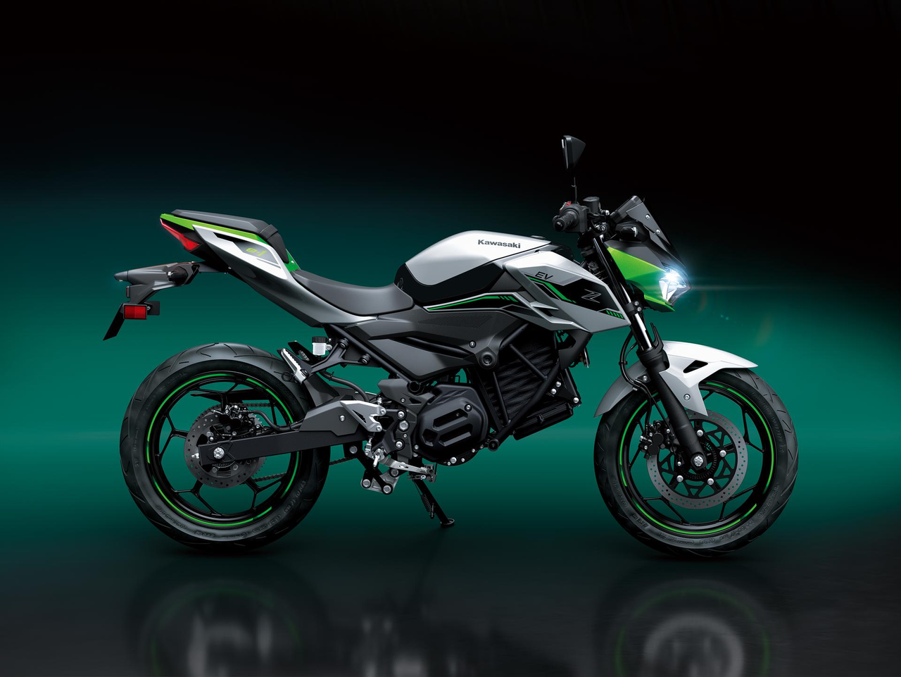 Diseño de motocicleta Kawasaki Ninja/Z con colores EV
