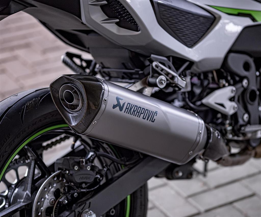 Akrapovič Titanium Exhaust (Z7 Hybrid)
