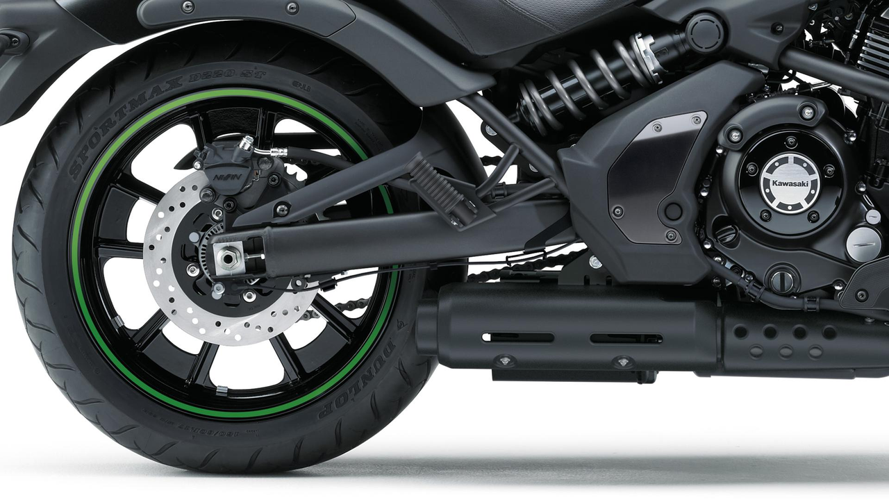 Silenciador bajo el motor